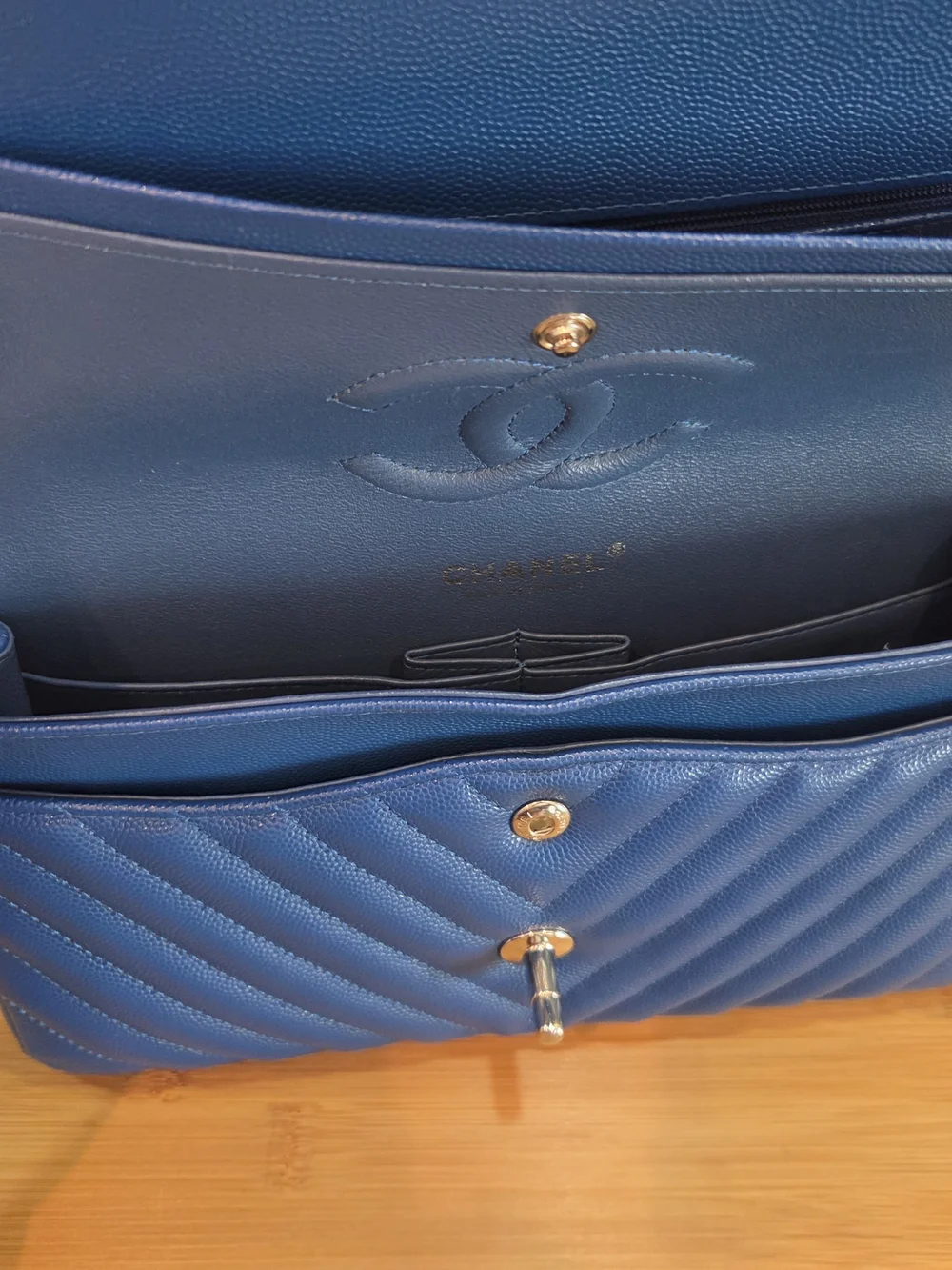CHANEL elegant flap