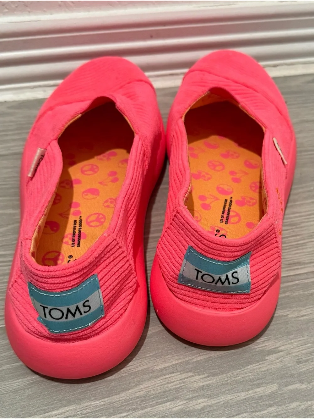 Toms vibrant hot
