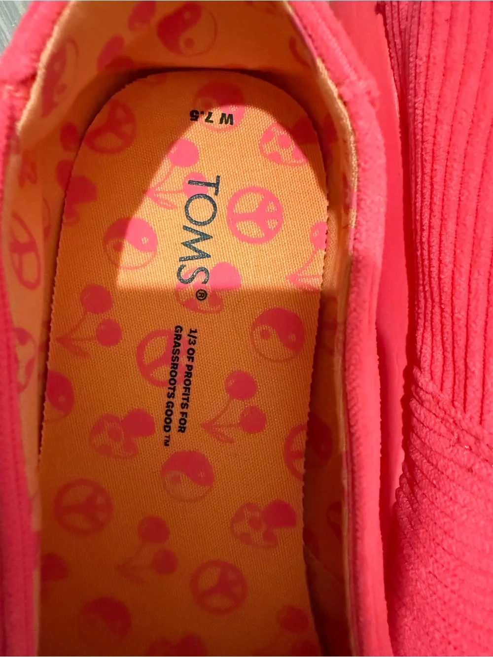 Toms vibrant hot