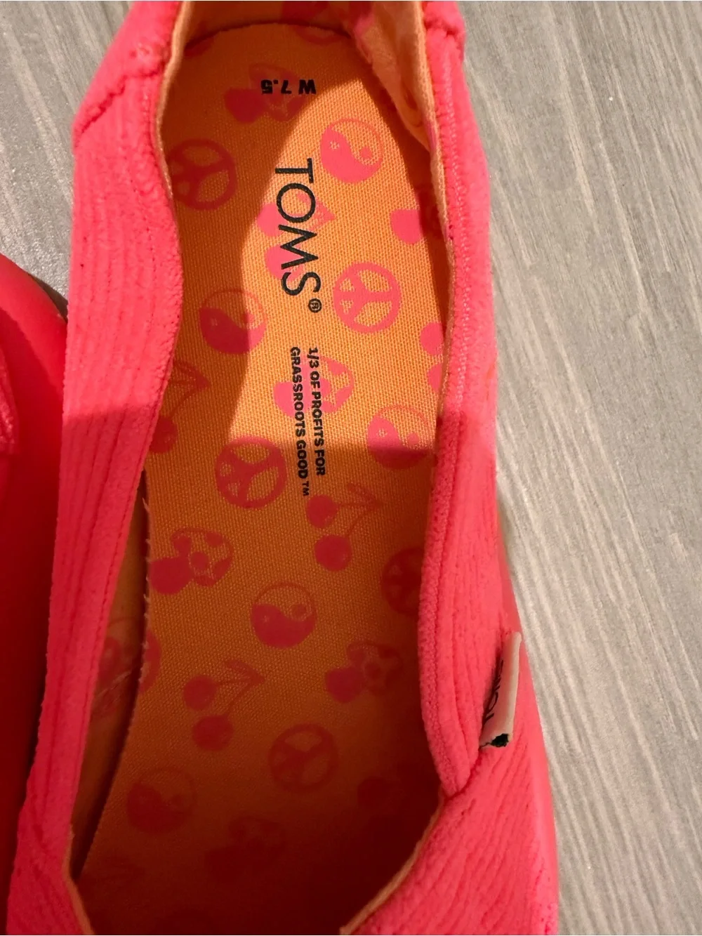 Toms vibrant hot