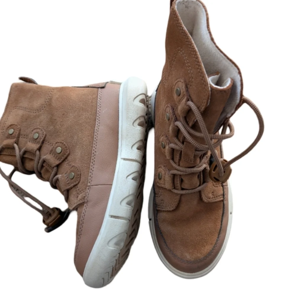 SOREL Waterproof Boots  Youth 2 (fits Women's 4)