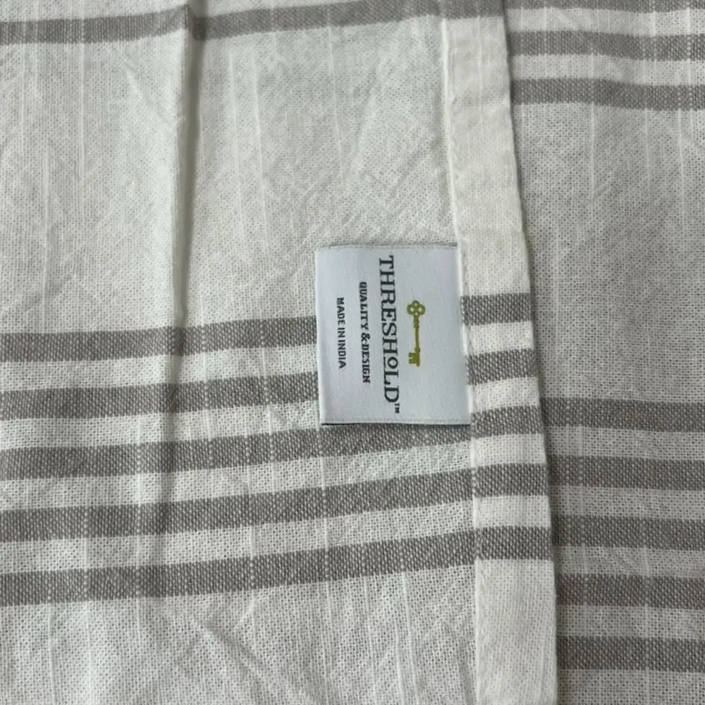 Threshold round tablecloth