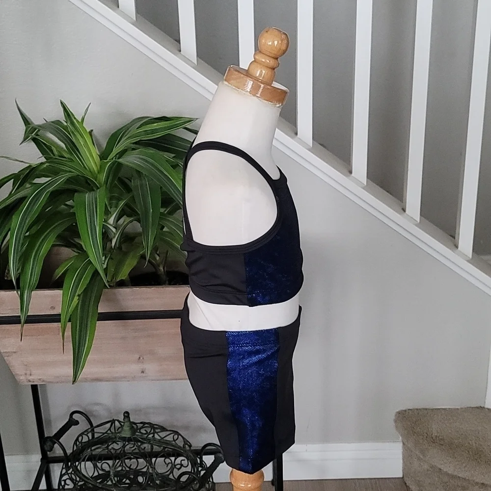 Shimmy Shimmy Inc outfits royal