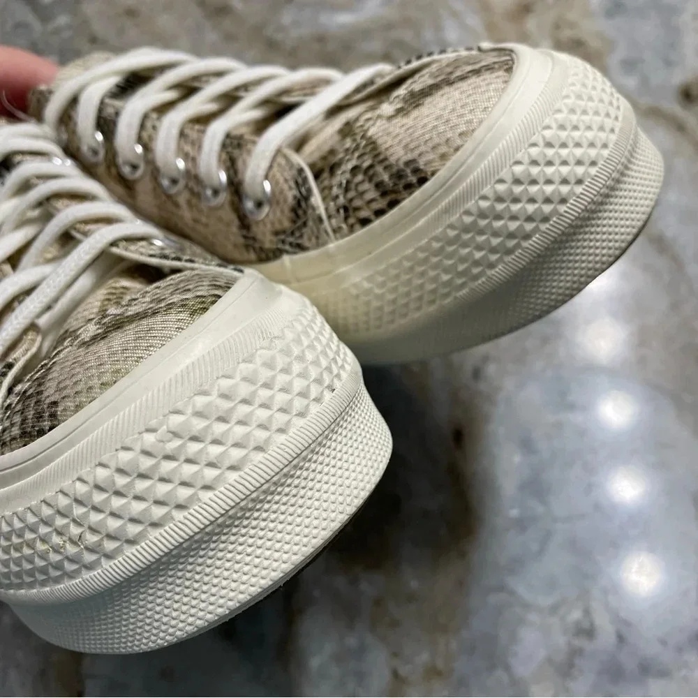 Converse pre day more