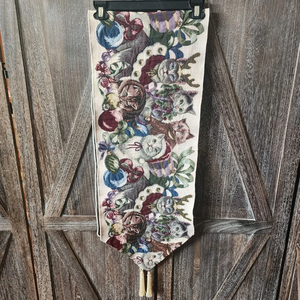 Christmas Cats & Ornaments Bows Tapestry‎ Table Runner Tassels Holiday 68