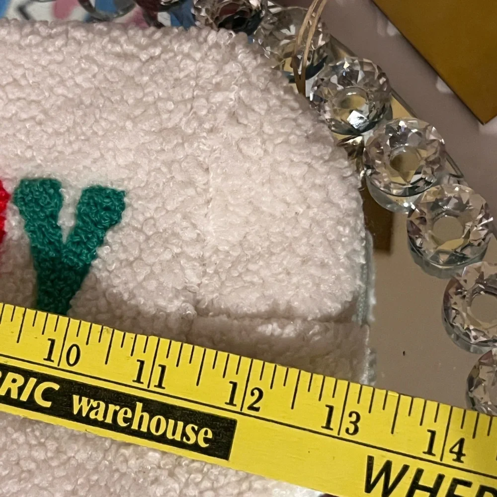 N/A white pouch