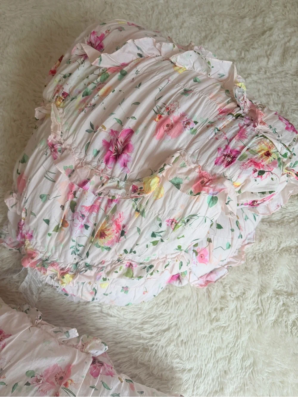 Monique Lhuillier accents comfortable pink