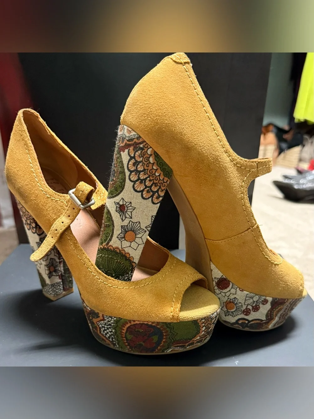 Lucky Brand elegant mustard