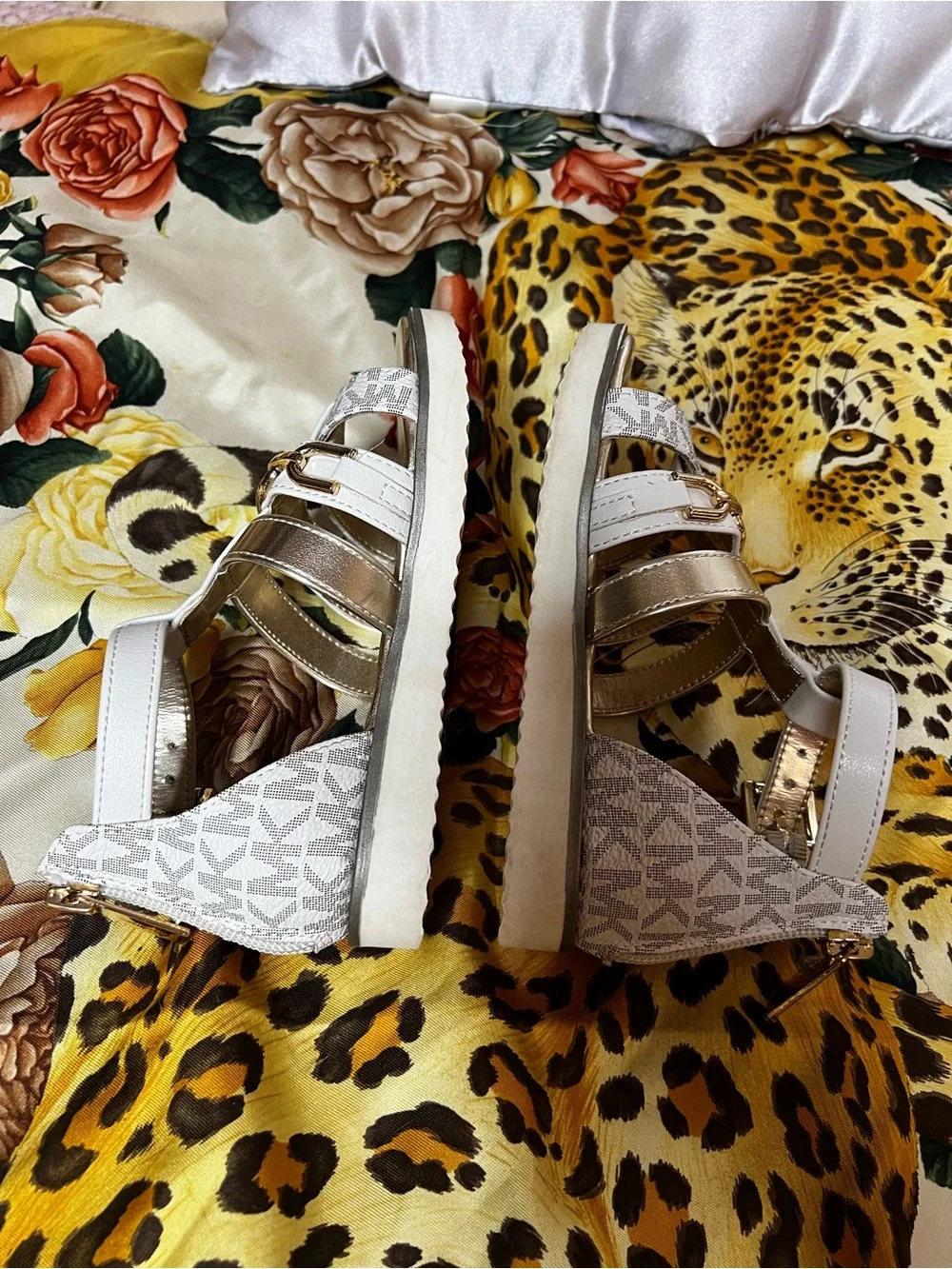 Michael Kors Girls Brandy Hannah Sandals White Gold MK Logo Size 11 EU 29