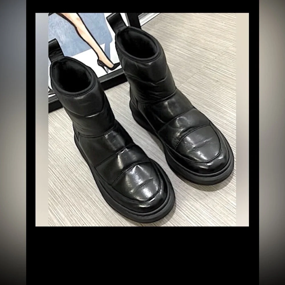 Ivylee Copenhagen Platform Moon boots Leather in black color EU size 36 = US 6.0