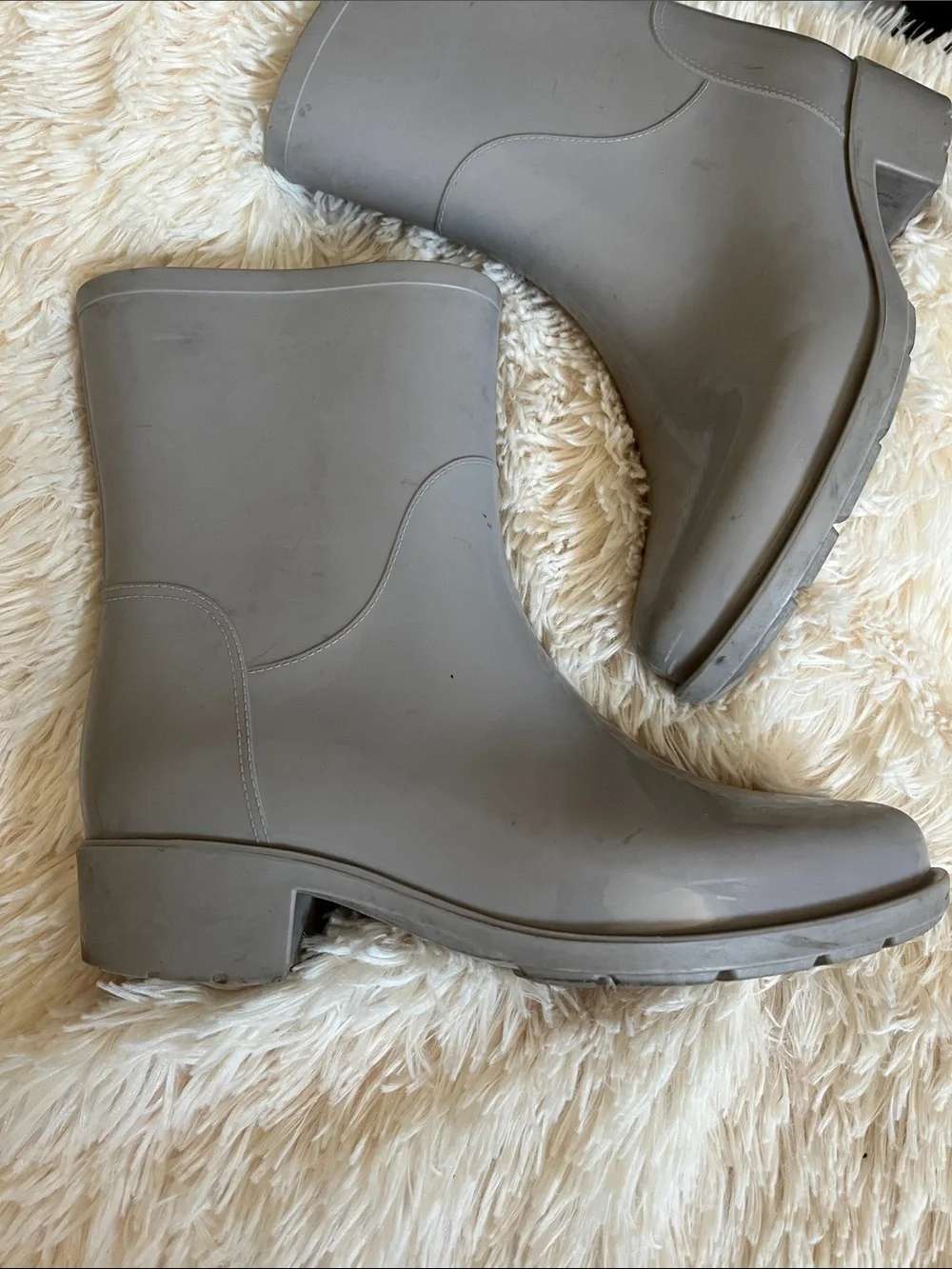 Amazon Women's Short Rain Boots in Gray