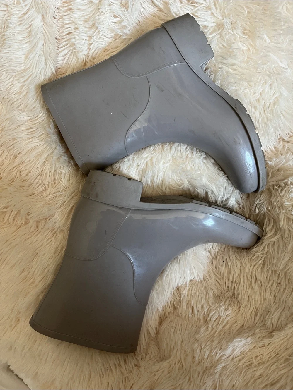 Amazon Women's Short Rain Boots in Gray