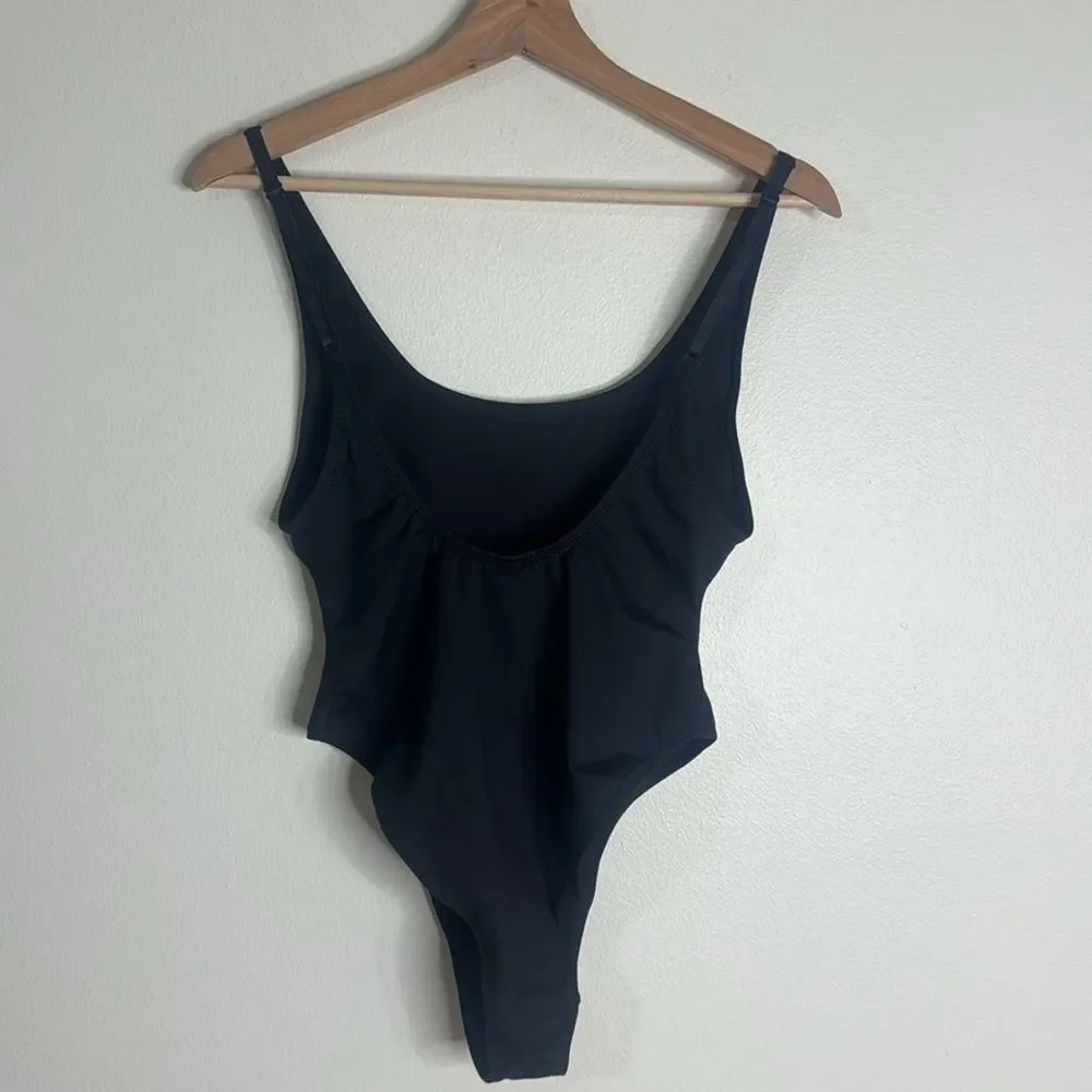 SKIMS sleek black