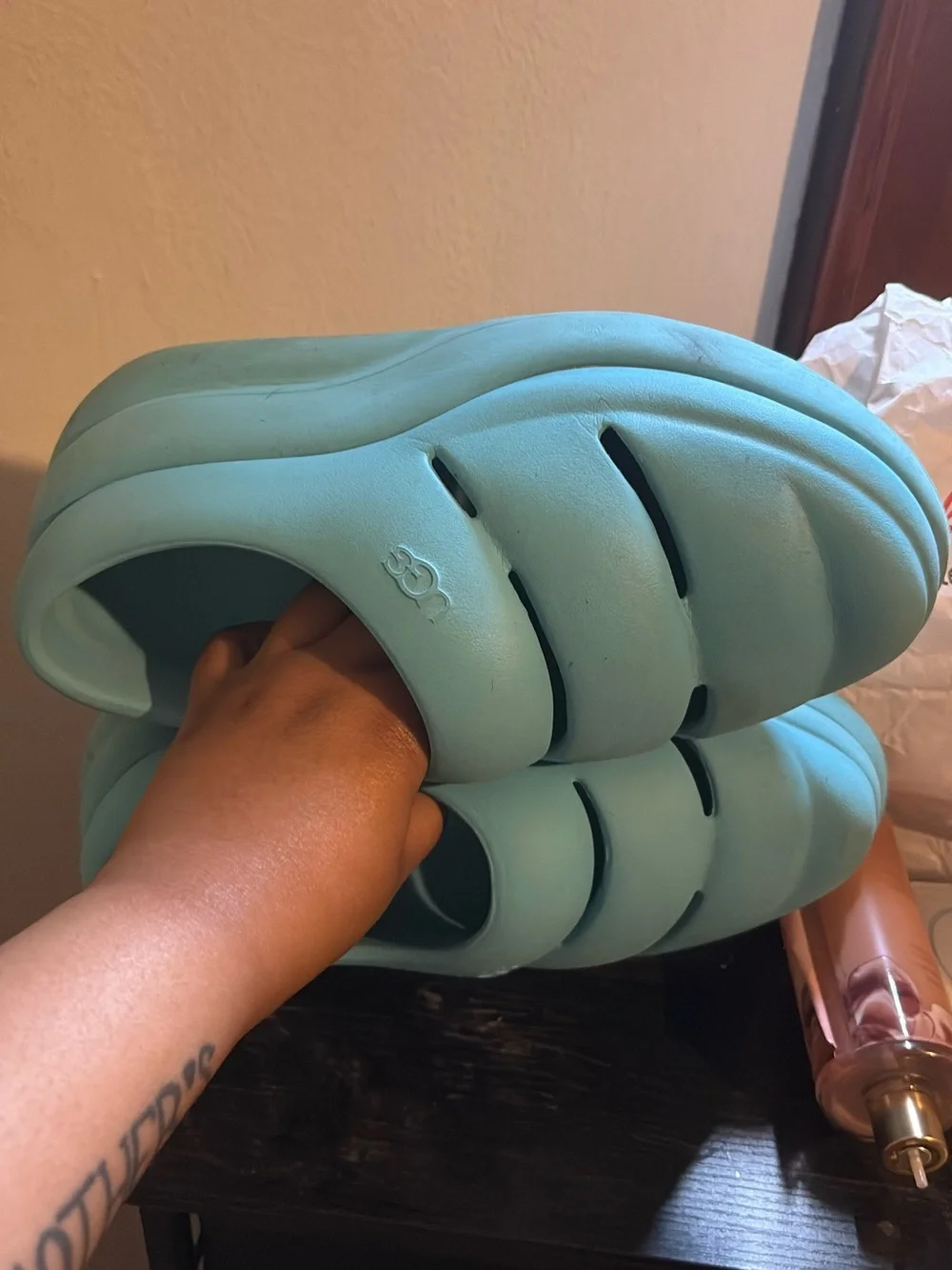 UGG pick up