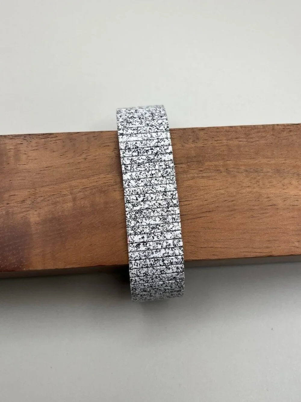 VTG 80s Faux Granite Stone Quartz Stretch Band Wristwatch Brutalist Postmodern