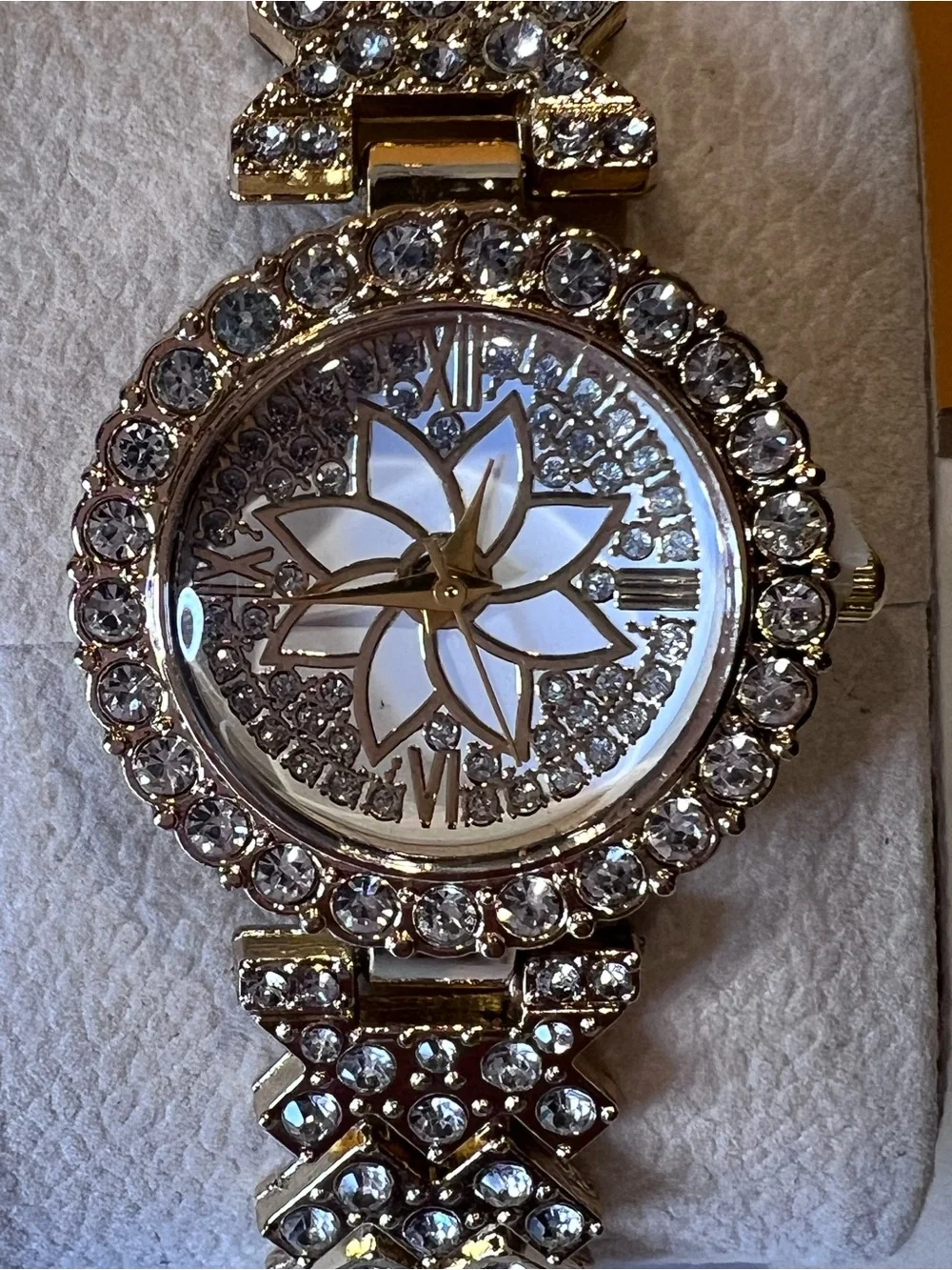 N/A elegant gold