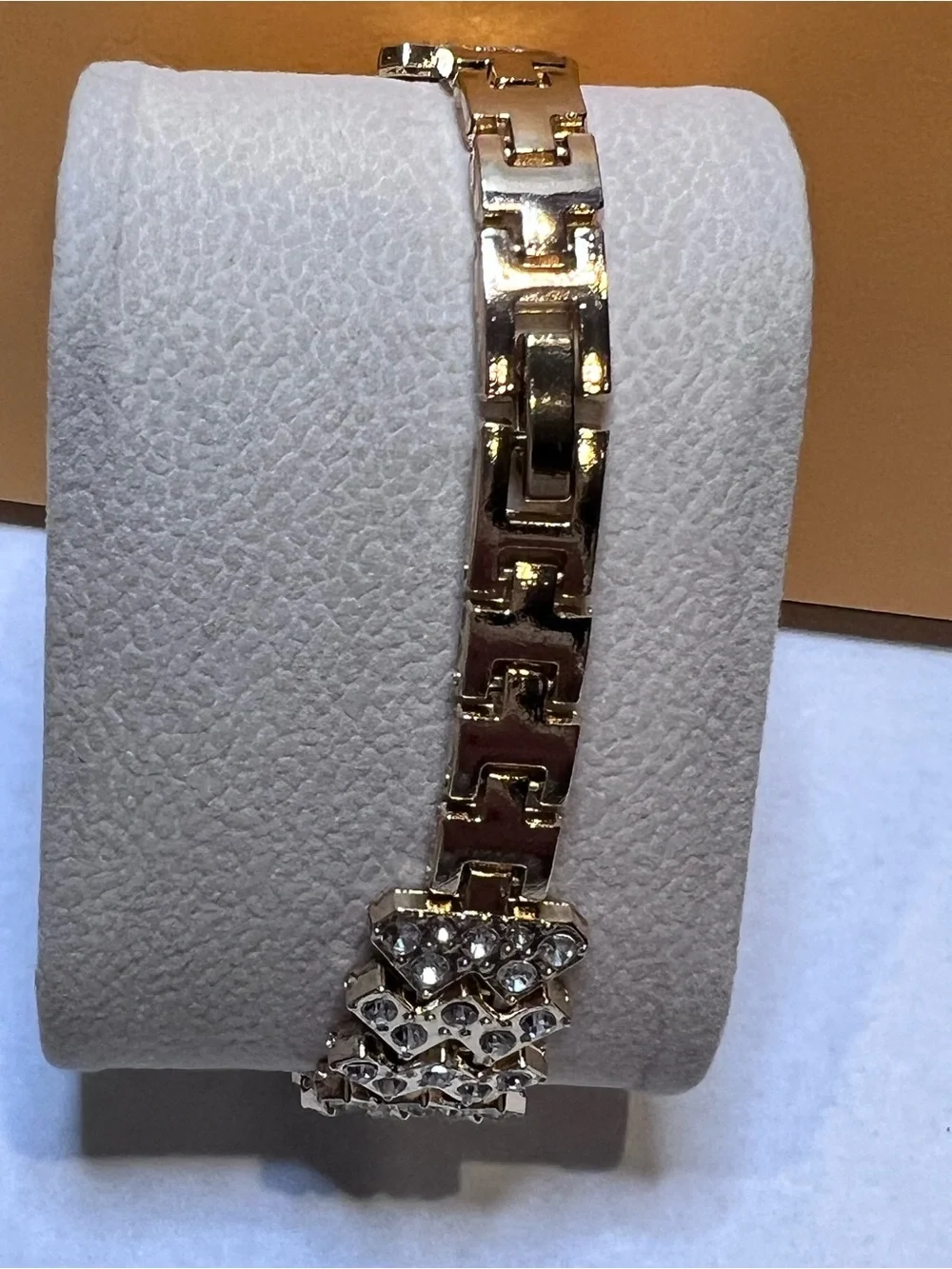 N/A elegant gold