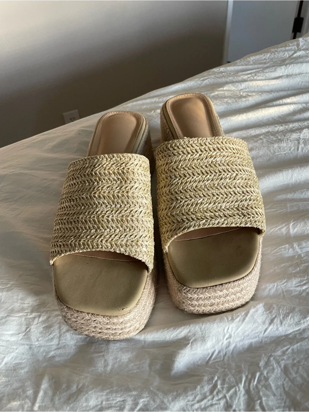 Eqaudes neutral natural