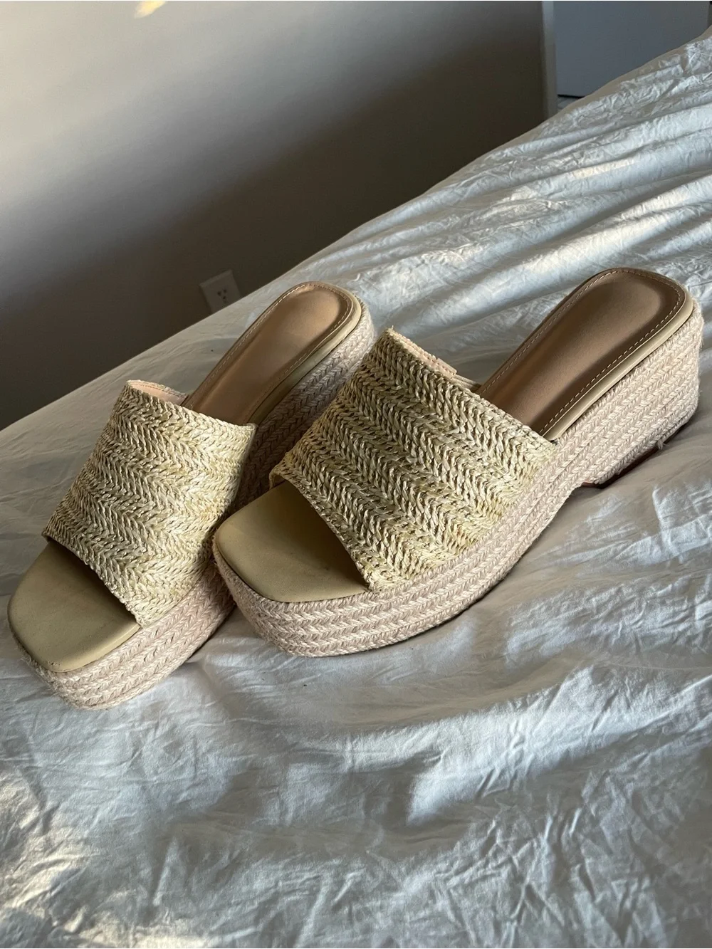 Eqaudes neutral natural