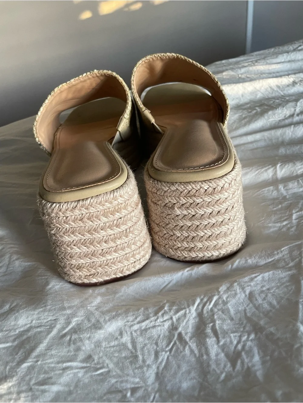 Eqaudes neutral natural