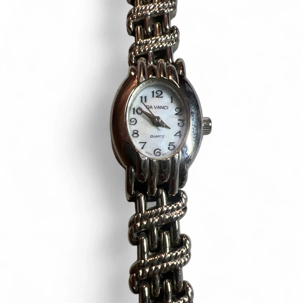 Da Vanci‎ Vintage Quartz Mother Pearl Silver Tone Bracelet Watch Japan NEW BATT