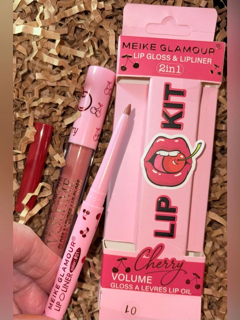 Glamour or lipliner never