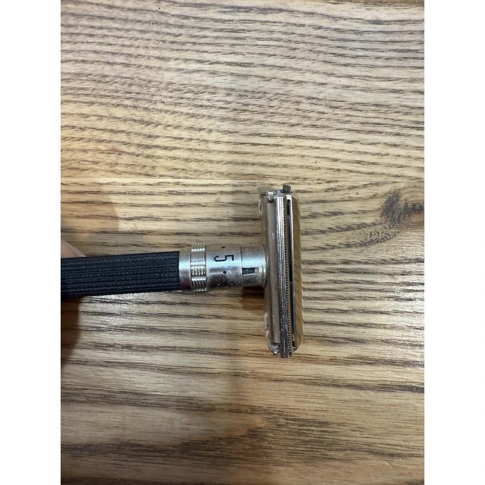 Vintage 1970 P-2 Gillette Super‎ Adjustable Safety Razor Plus Blades And Case