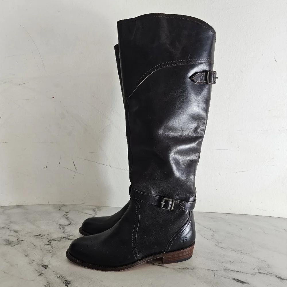 Frye brand style