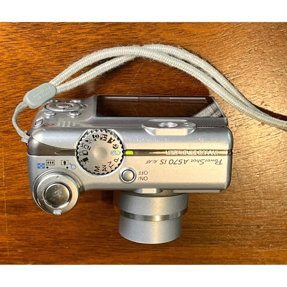 Canon PowerShot A570 IS 7.1MP Digital Camera w/Case