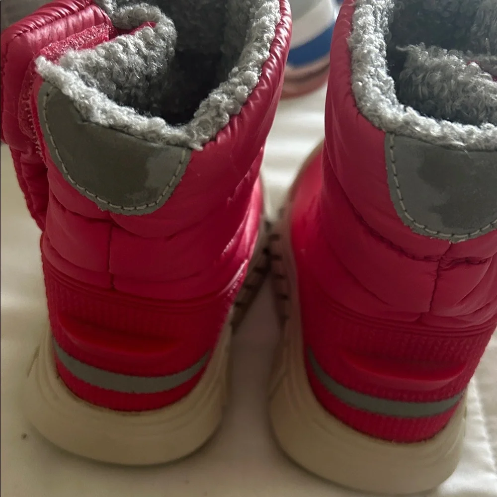 Hunter stylish fuchsia