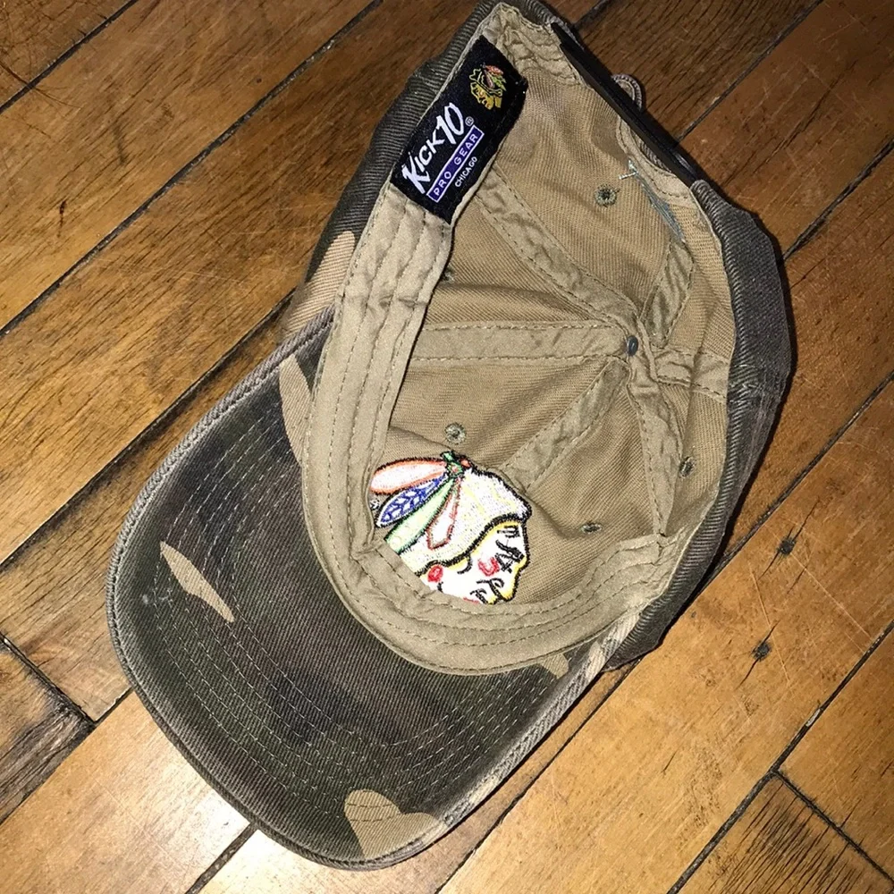 Chicago‎ Blackhawks Camo Kids Baseball Cap with Colorful Feather Patch