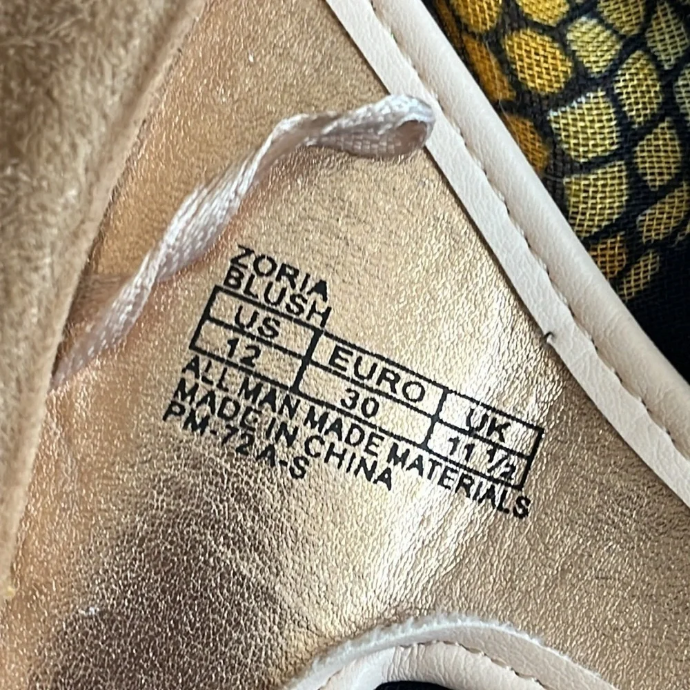 Michael Kors so 12 logo