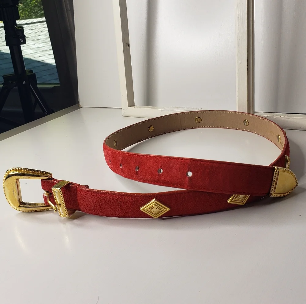 Motions East Suede Pig Skin Gold Buckle Diamond Shape Gold Details size S/M