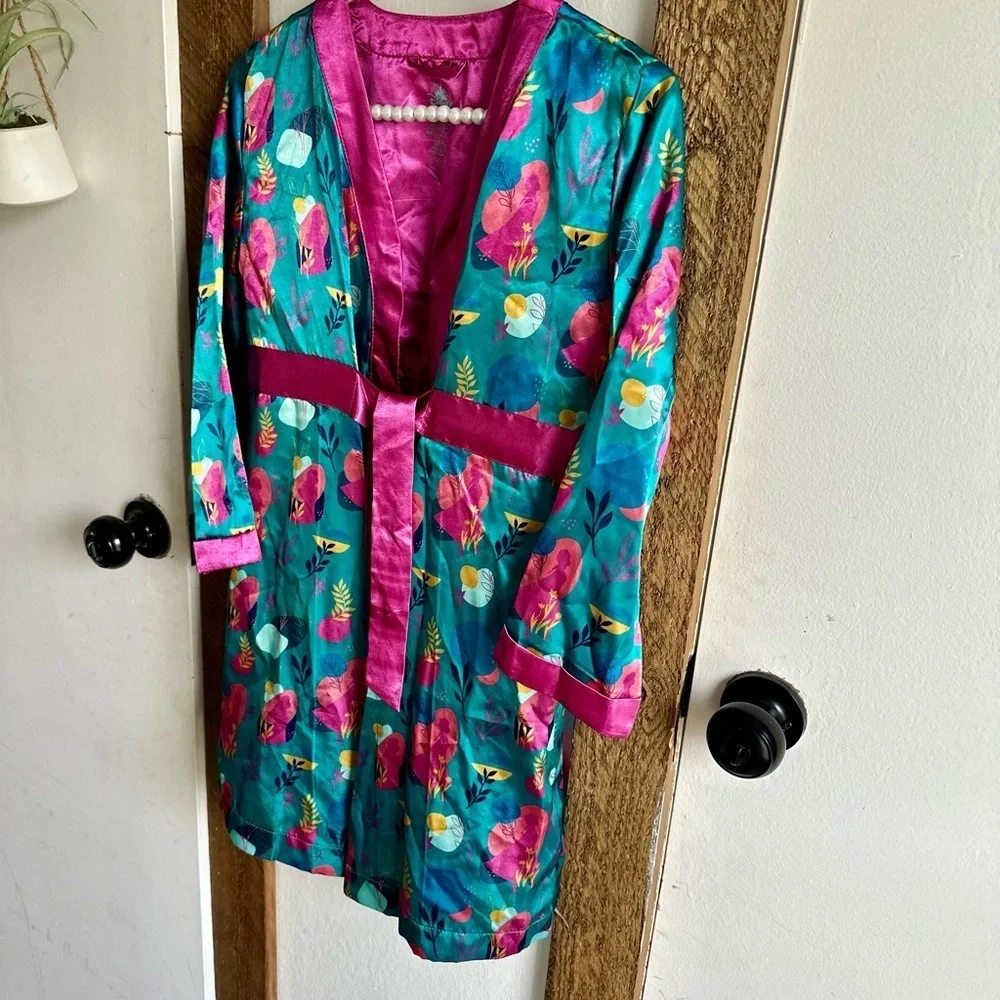 Rare Disney Frozen Girl’s Silky Robe Size 7/8 ADORABLE Seriously the cutest robe