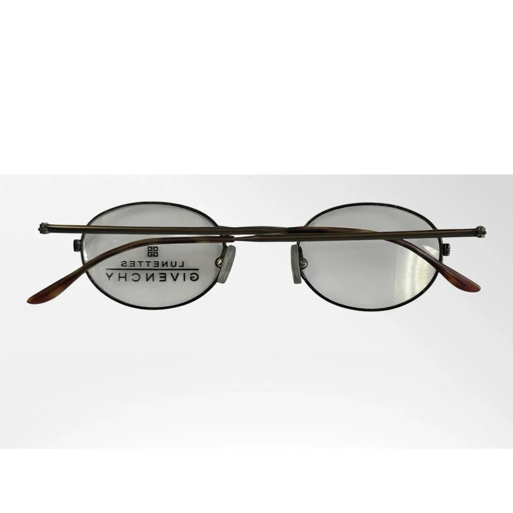 Givenchi product pair
