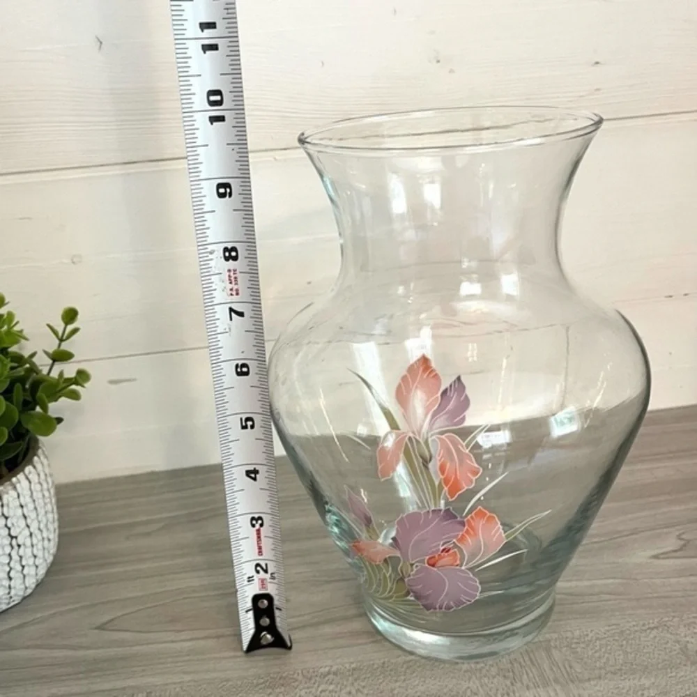 N/A glass vase