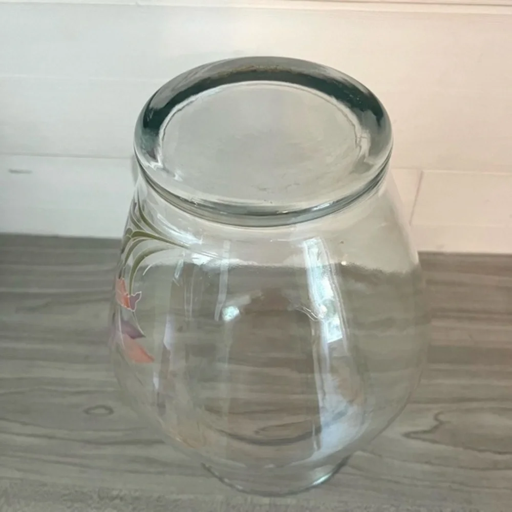 N/A glass vase