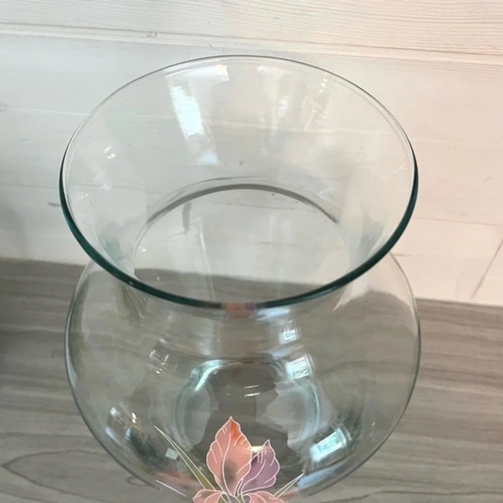 N/A glass vase