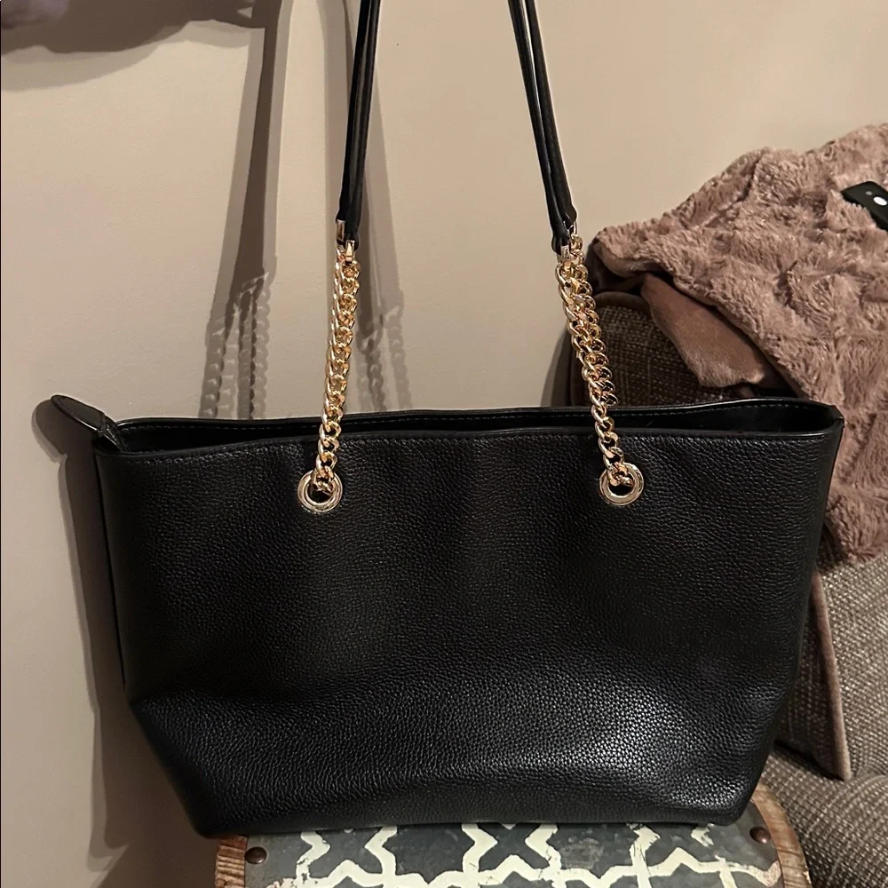 🚨Michael Kors Jet Set Black Tote Medium Front Zip Pebbled Leather Gold Chain