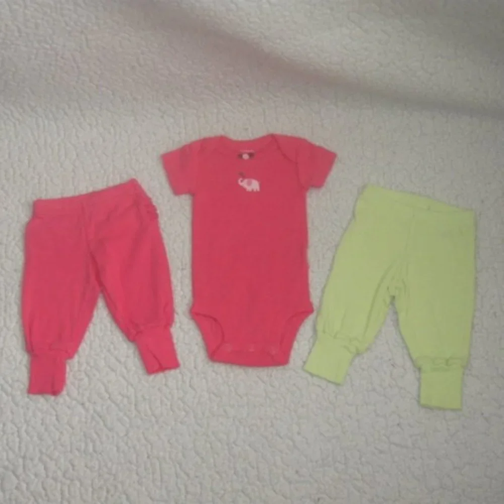 5/$30 Girls Carters Bodysuit and Leggings Bundle