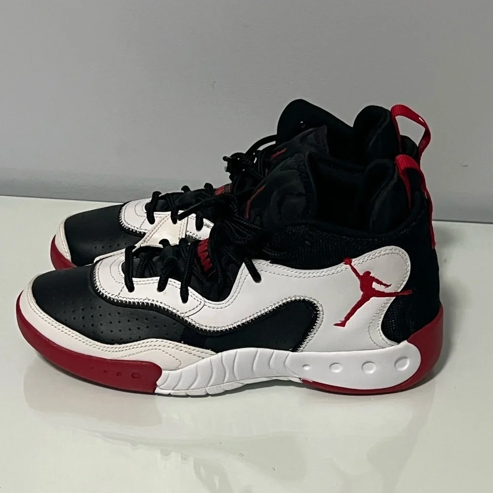 Jordan dynamic sneakers