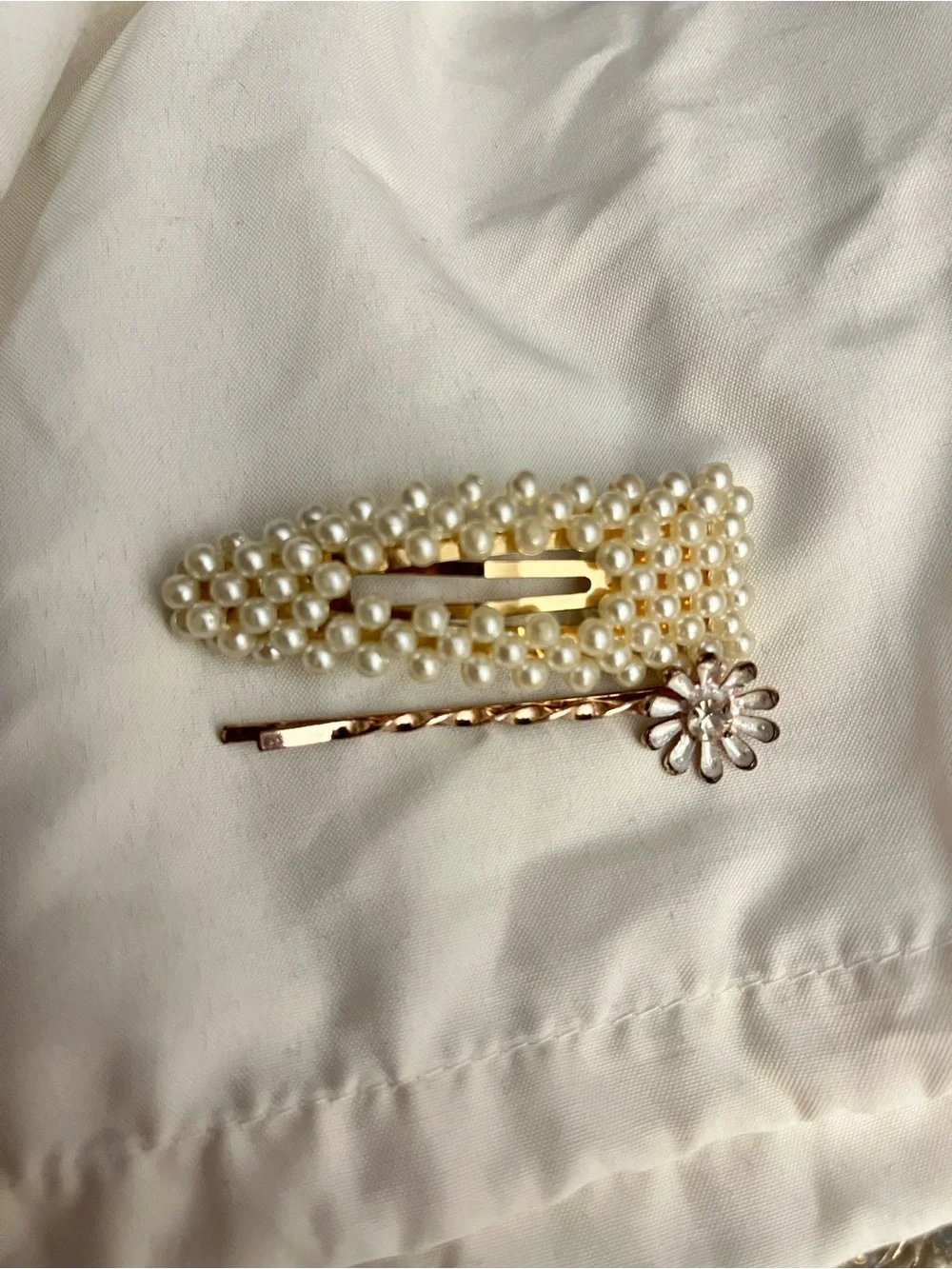 Zara Pearl-Beaded Clip and Gold Daisy Pin