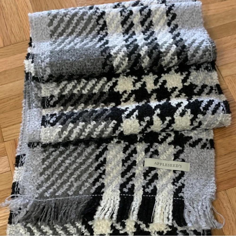 Appleseed's 42” VINTAGE Plaid Scarf - Made in Germany - LIKE NEW!