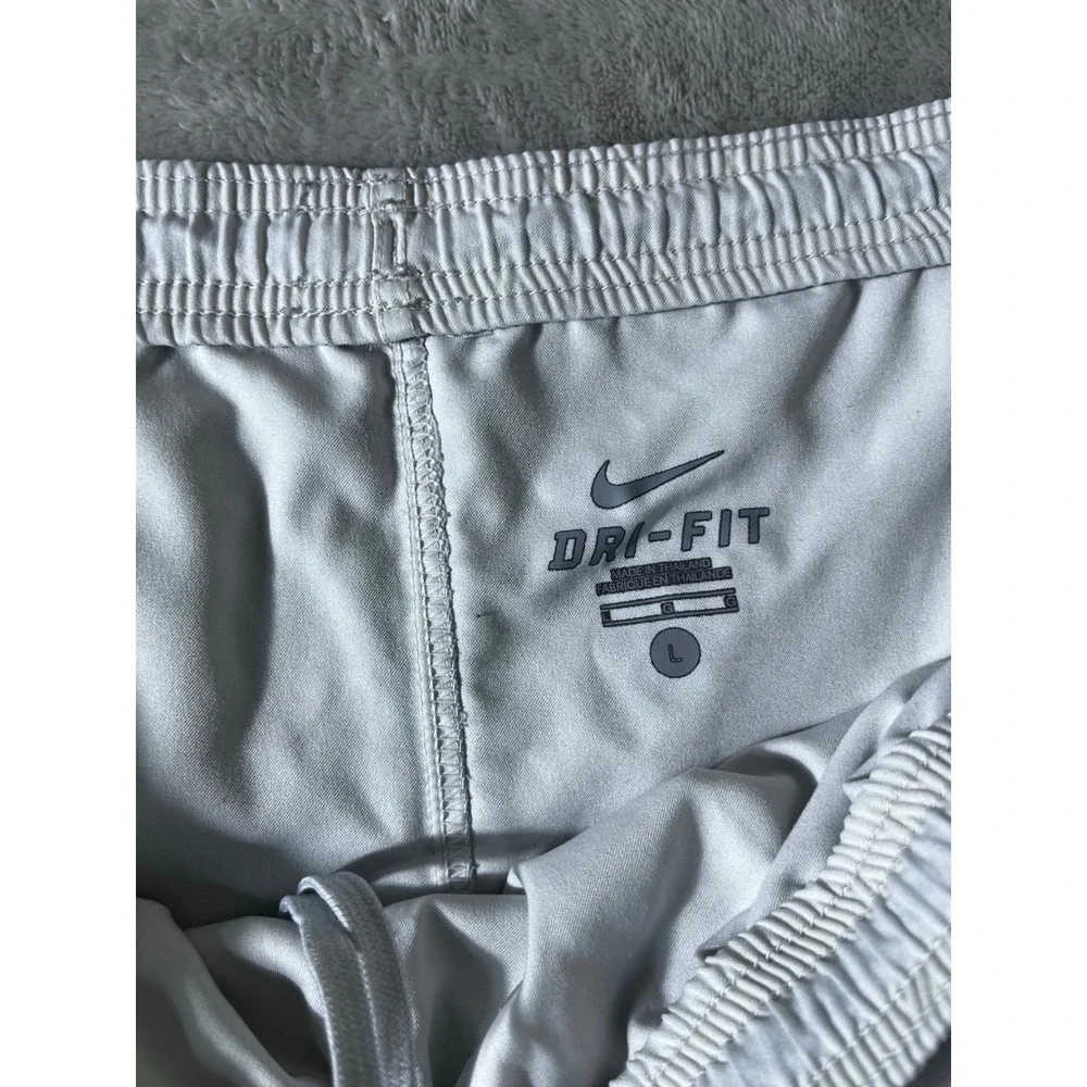 Nike Dri-FIT Mens Athletic Shorts White Black Striped Soccer Training Large