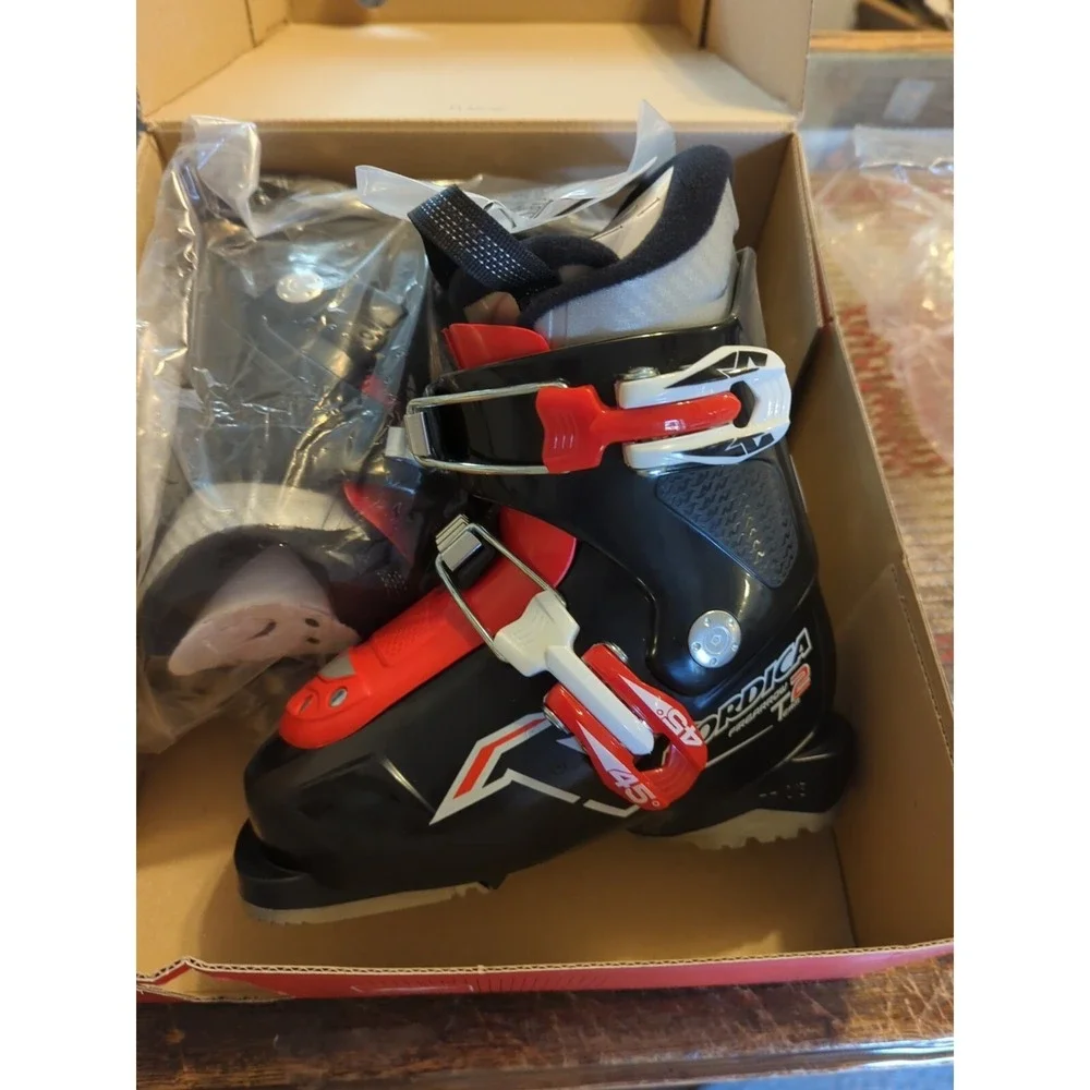 NEW Nordica FireArrow Team 2 KIDS/BOYS/GIRLS US 10.5 Youth Ski‎ Boots 16.5
