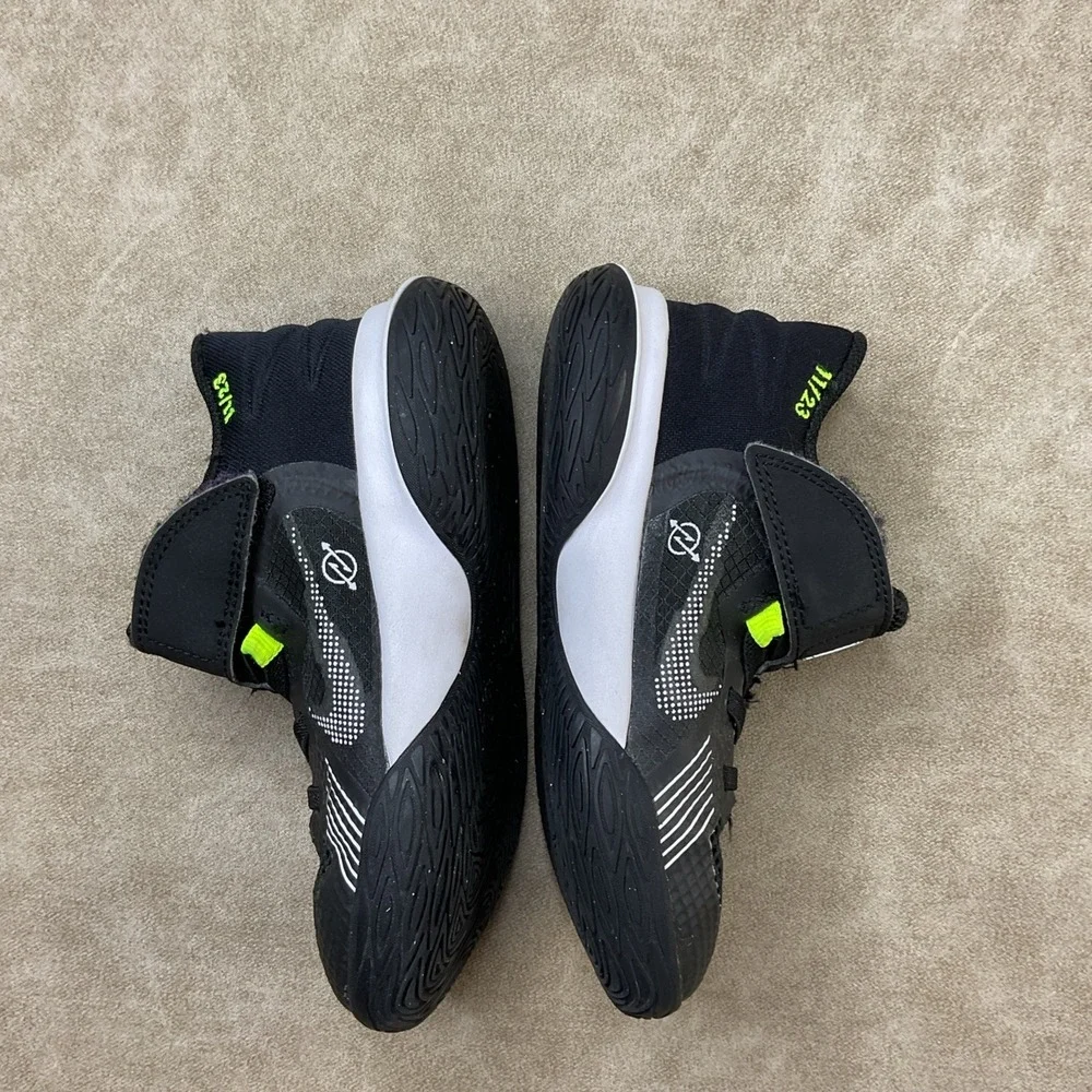Nike x Kyrie pre owned