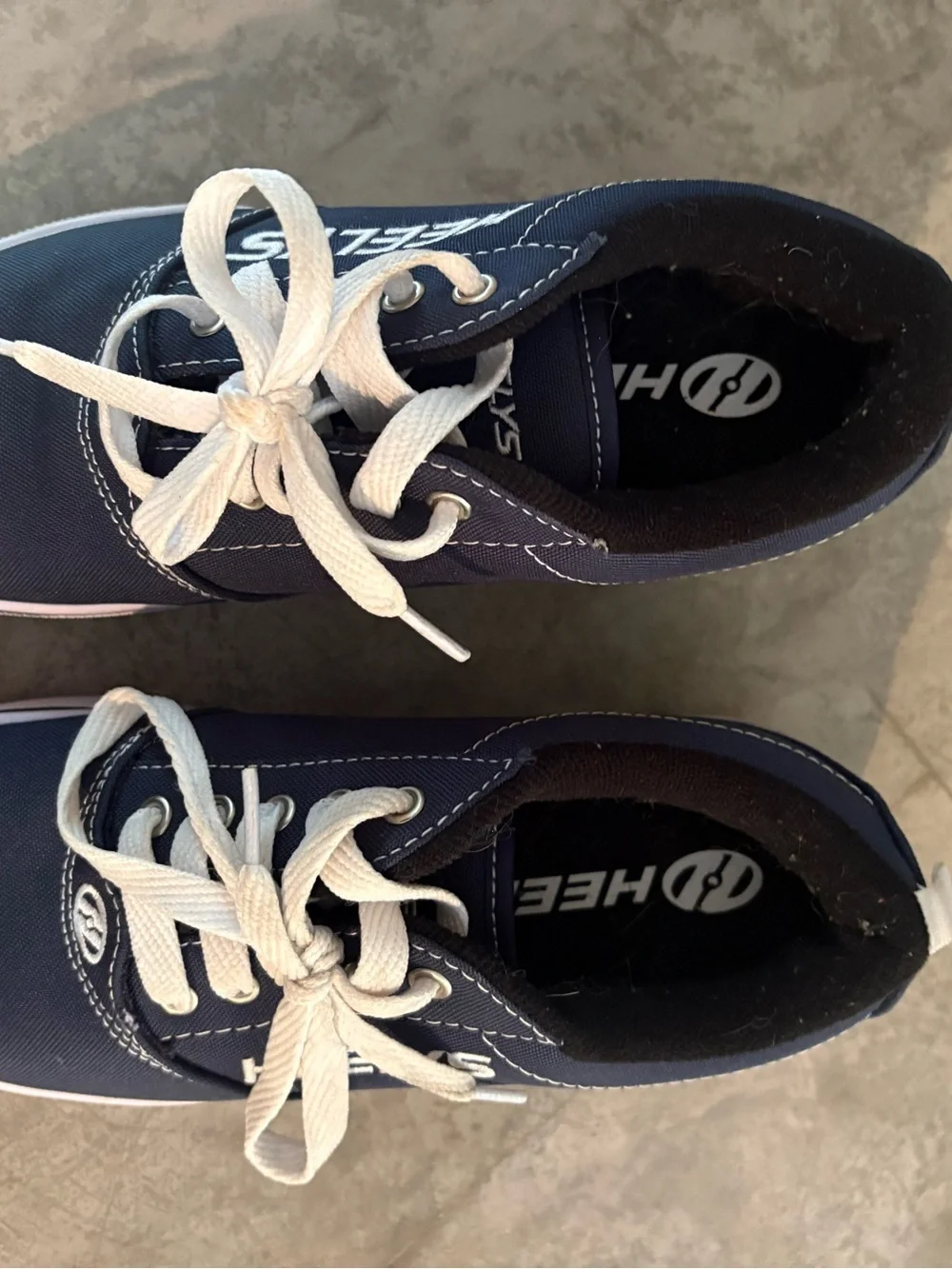 Heelys Pro 20 skate shoes in navy canvas with white laces