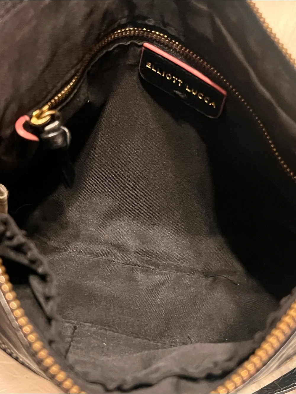 Elliott Lucca compact black