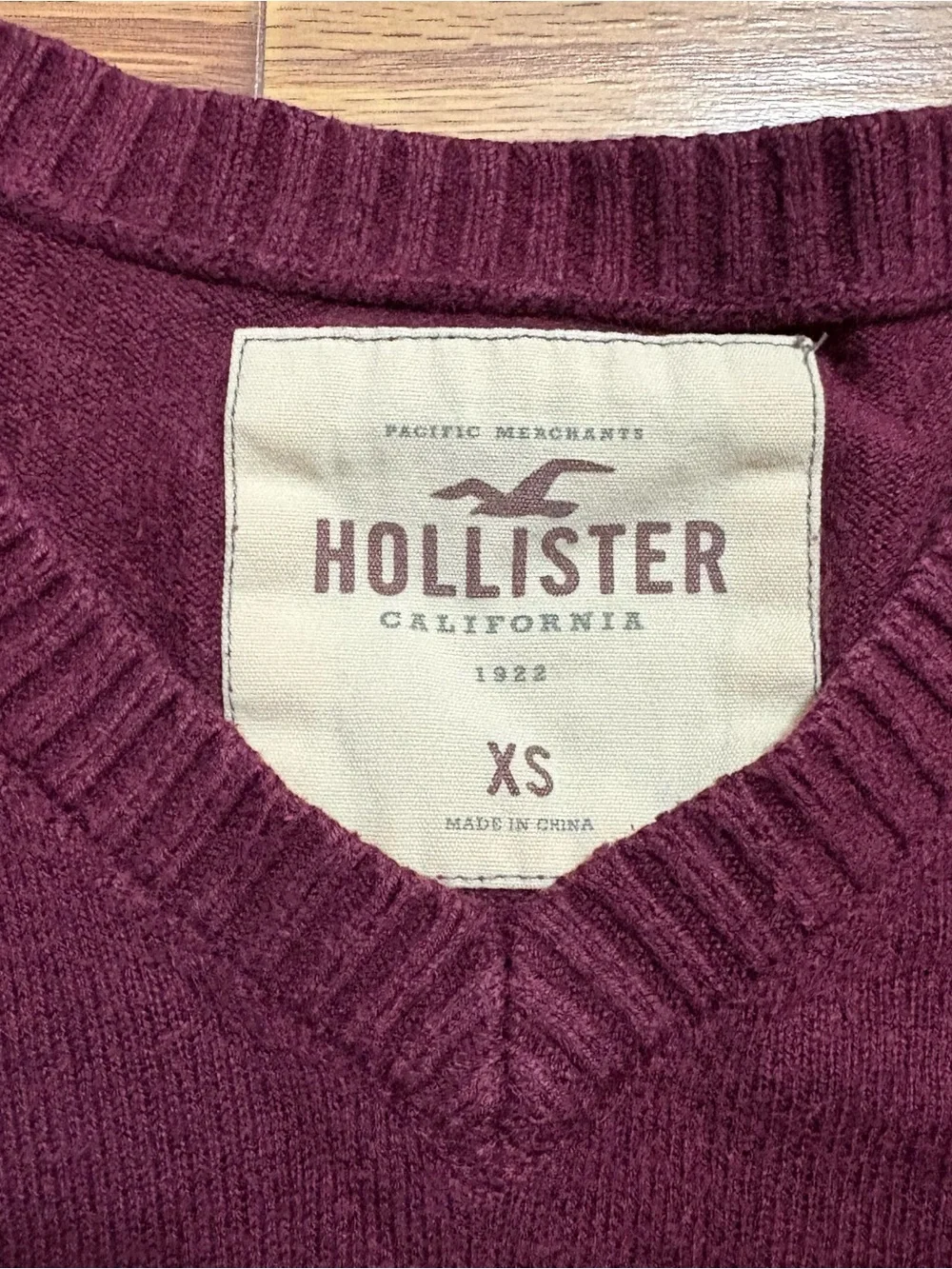 Y2K 2000s Hollister Burgundy Fall Academia V Neck Knit Men’s Sweater XS Preppy