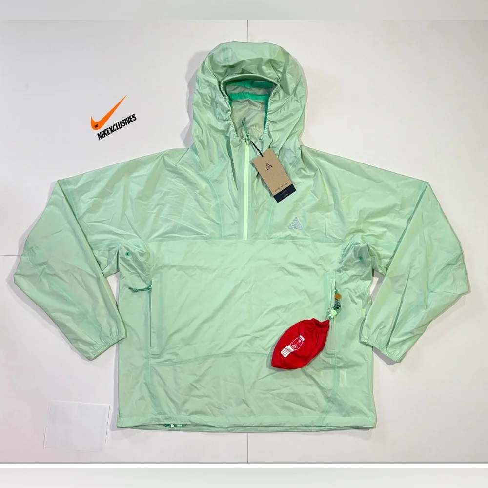 Size S Small Nike ACG 